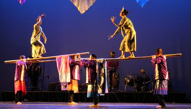 Dancers imitate the movements of the traditional vinta boat by balancing perilously on bamboo poles.