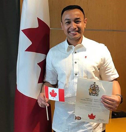 New Canadian proudly wears a barong Tagalog, a formal outfit for Filipino men. Photo by Immigration, Refugees and Citizenship Canada.  