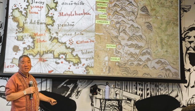 Historian Ambeth Ocampo delivered an engaging talk in Downtown Vancouver.