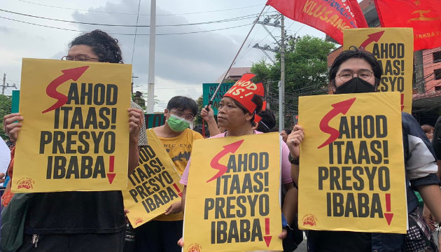 Protest in the Philippines calls for higher wages and lower commodity prices. Photo by Anakbayan.